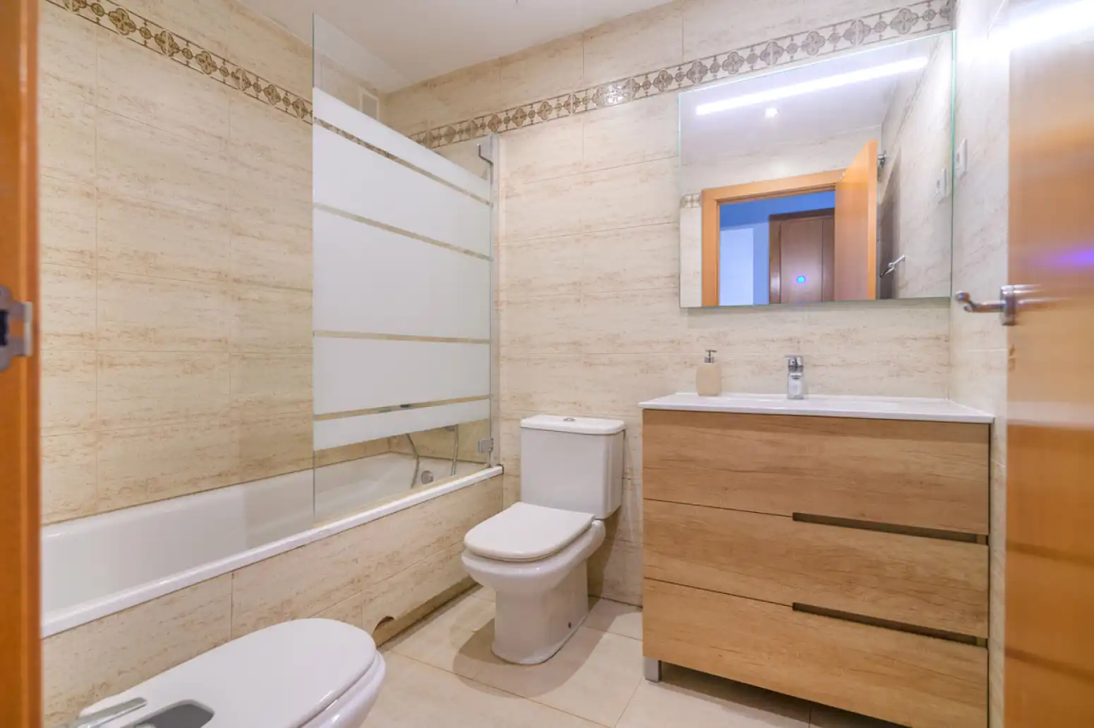 Baño de Ático en venta en Sant Boi de Llobregat con Aire acondicionado, Calefacción y Parquet