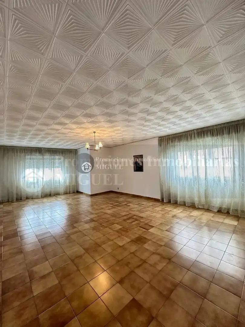 Flat with lift for sale in Verín
