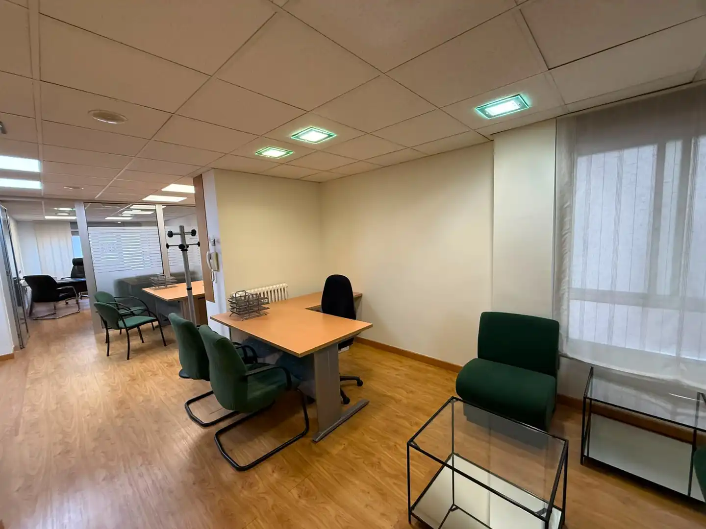 Oficina de alquiler en Oviedo  con Calefacción, Terraza y Amueblado