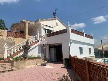 Casa amb piscina en venda a SEGARRA 10