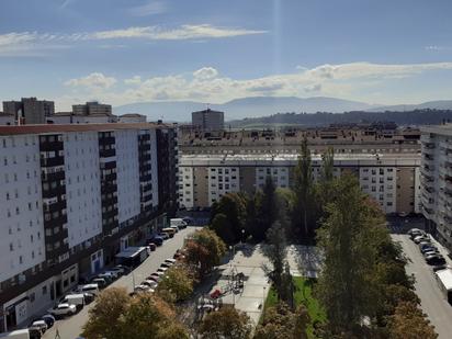 Vista exterior de Pis en venda en Barañain amb Calefacció, Parquet i Terrassa