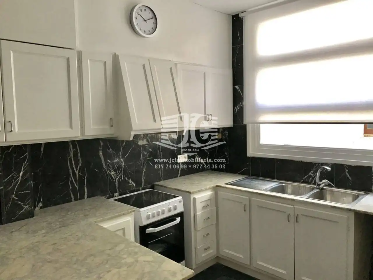 Flat for rent in Calle CARBÓ, Centre