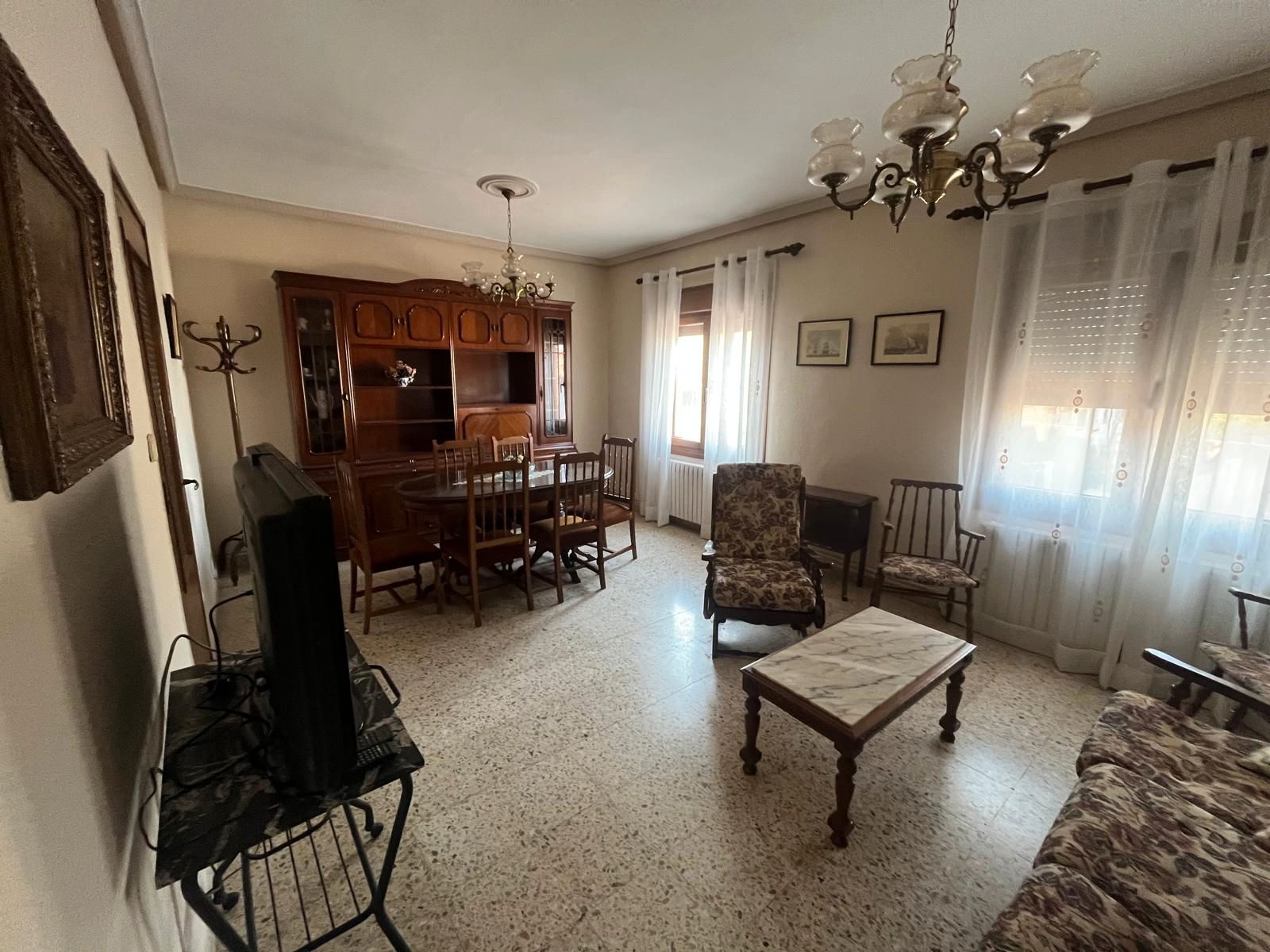 Wohnzimmer von Wohnung zum Verkauf in Pinseque mit Heizung, Terrasse und Möbliert