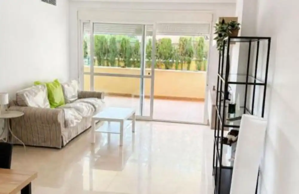 Sala d'estar de Planta baixa de lloguer en Marbella amb Aire condicionat, Terrassa i Piscina