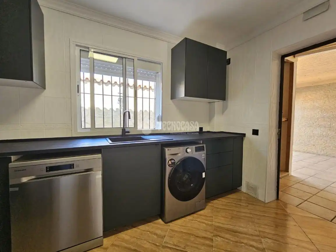Cuina de Casa o xalet en venda en Jerez de la Frontera amb Balcó