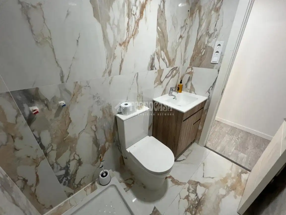 Bathroom of Flat for sale in Zaragoza  with Heating and Terrace