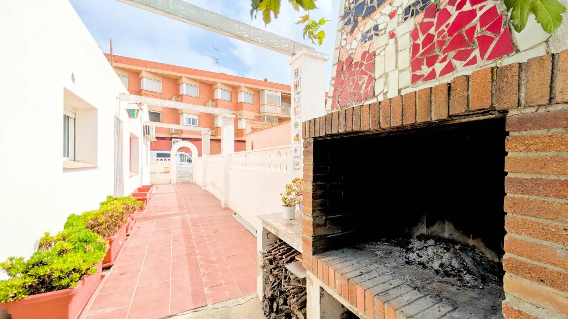 Vista exterior de Casa o chalet en venta en Deltebre con Aire acondicionado y Jardín privado