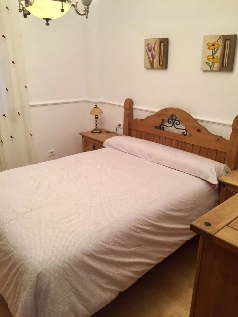 Dormitori de Casa adosada de lloguer en Algeciras amb Aire condicionat, Traster i Moblat
