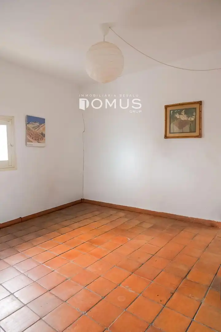 Casa adosada en venda en Besalú amb Calefacció