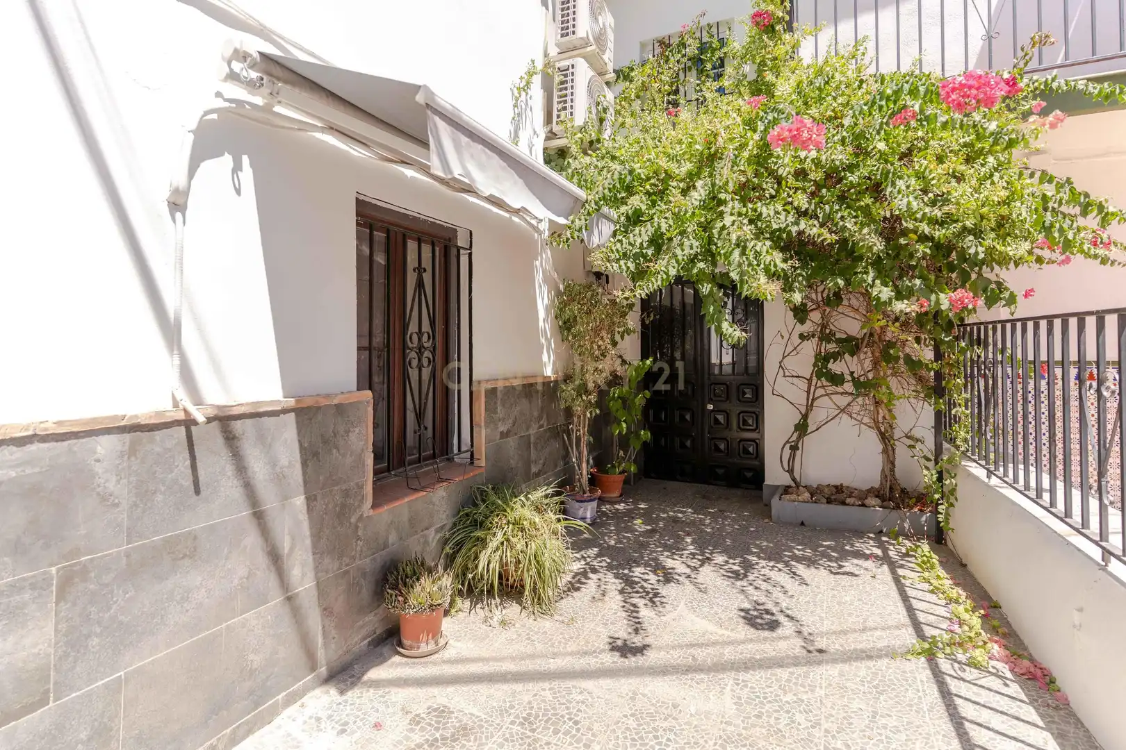 Vista exterior de Casa adosada en venta en La Zubia con Aire acondicionado