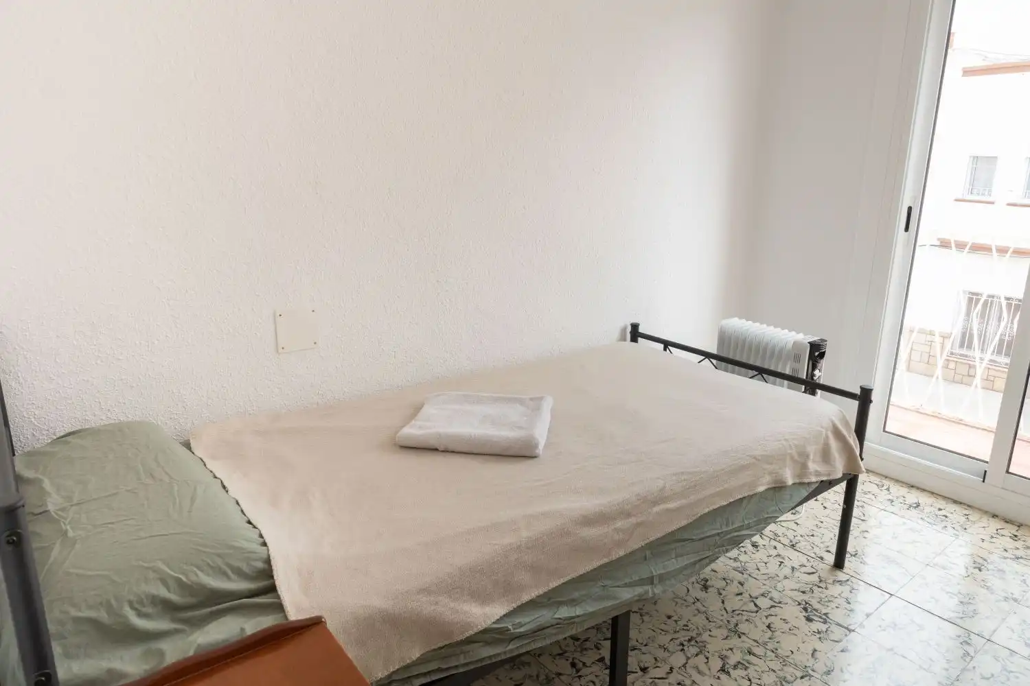 Dormitori de Casa adosada en venda en Sant Jaume d'Enveja amb Terrassa i Balcó