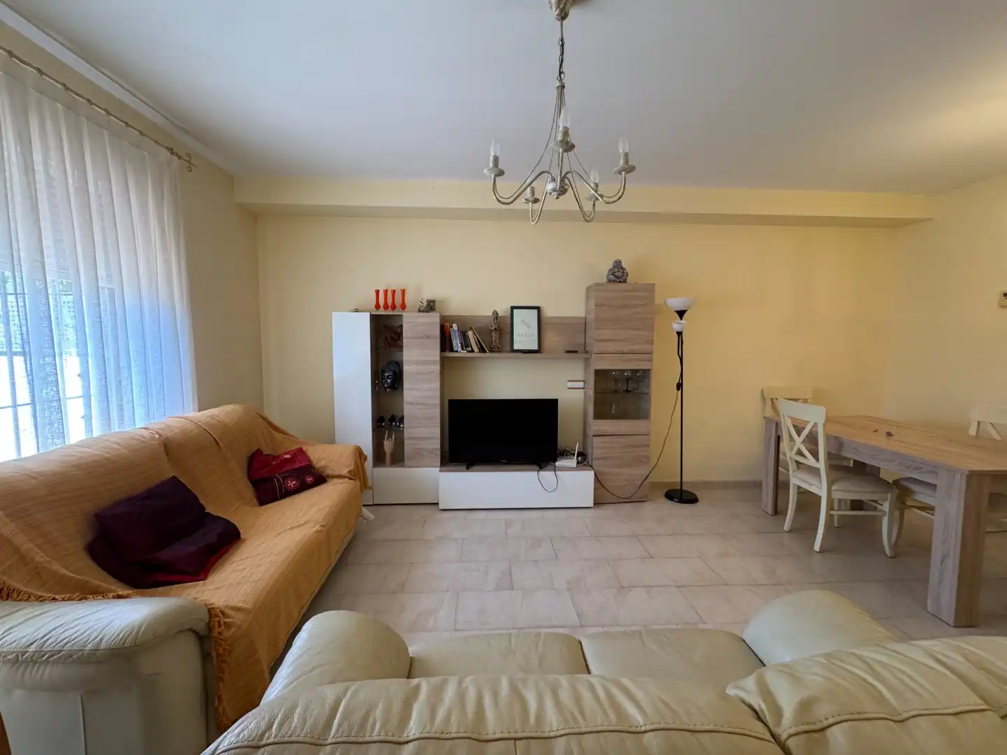 Sala d'estar de Casa adosada en venda en Pilar de la Horadada amb Aire condicionat, Jardí privat i Terrassa