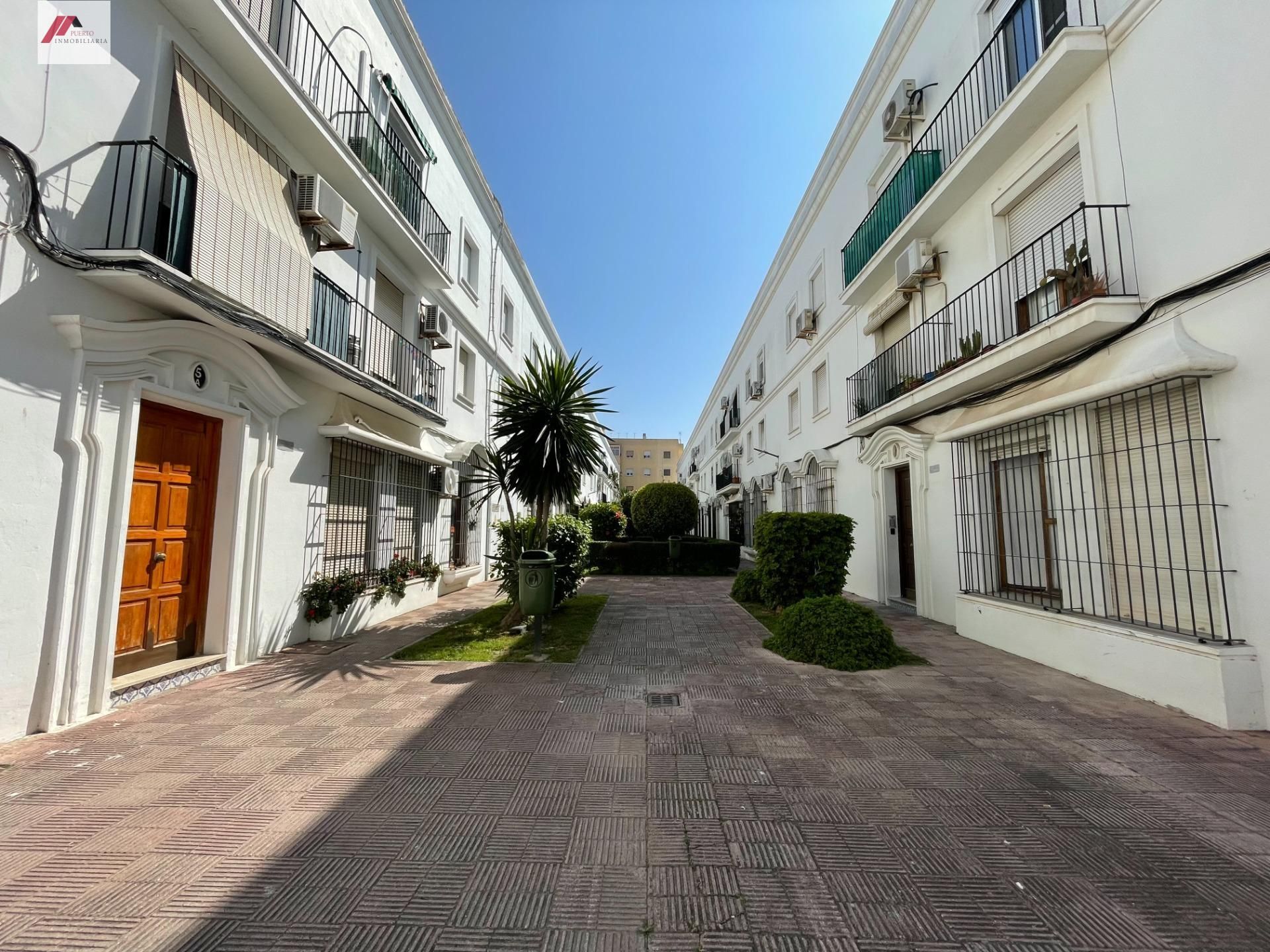 Vista exterior de Pis en venda en El Puerto de Santa María amb Traster