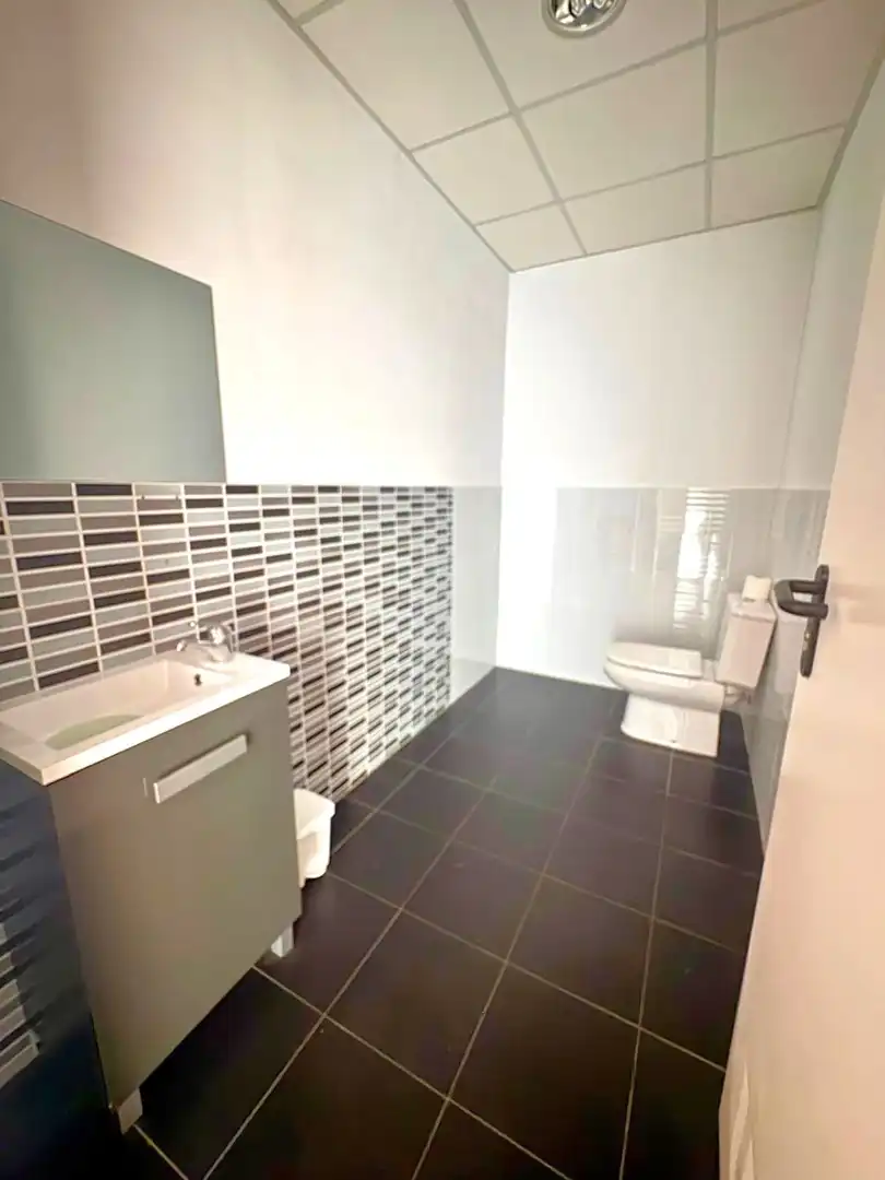 Baño de Local de alquiler en Oviedo 