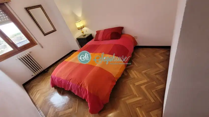 Bedroom of Flat for rent in Segovia  with Heating, Parquet flooring and Terrace