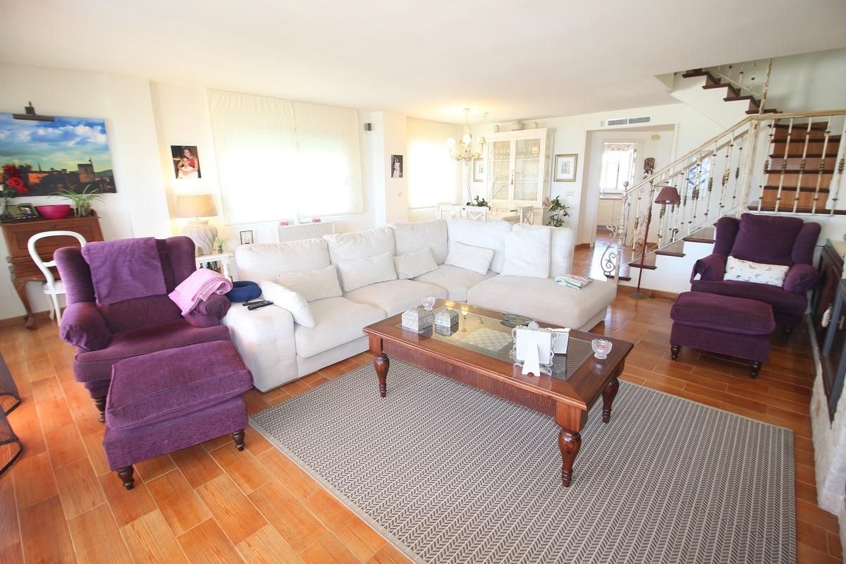 Sala d'estar de Casa o xalet en venda en Vélez-Málaga amb Terrassa, Piscina i Moblat