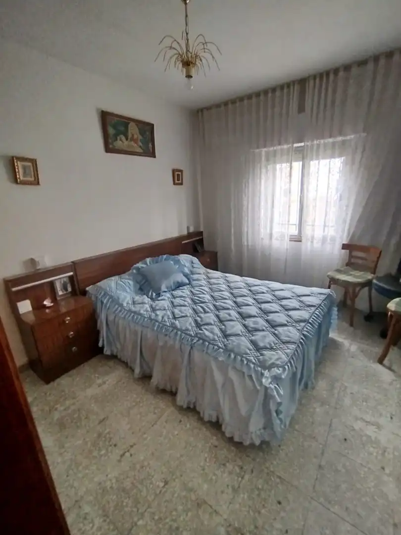 Dormitori de Casa o xalet en venda en Gemuño amb Calefacció, Jardí privat i Moblat