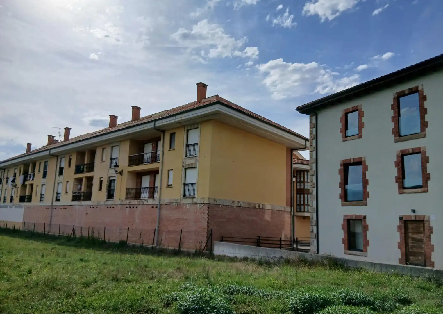Vista exterior de Pis en venda en Villacarriedo amb Calefacció, Parquet i Terrassa