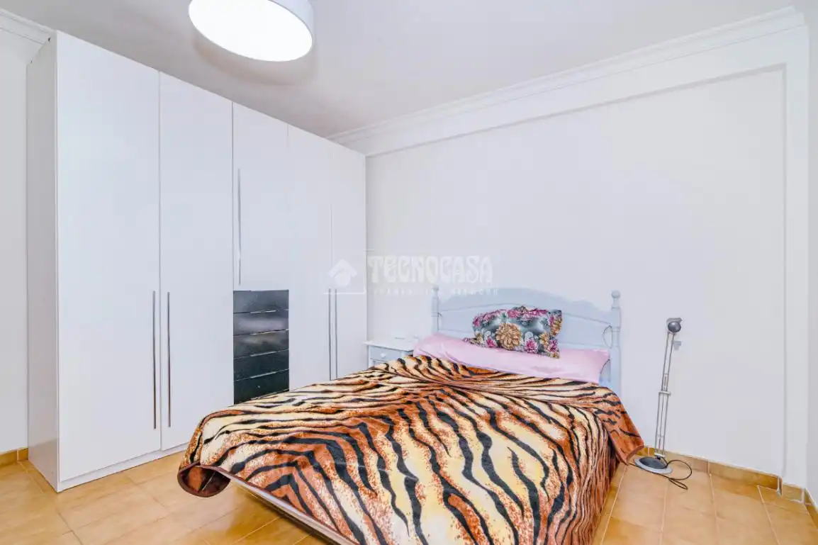 Habitación de Piso en venta en Granada con Aire acondicionado y Balcón