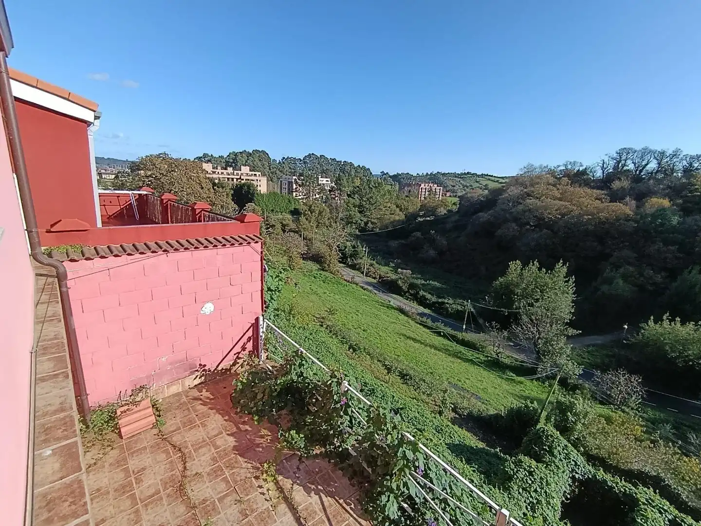 Jardí de Casa o xalet en venda en Avilés amb Calefacció, Terrassa i Traster