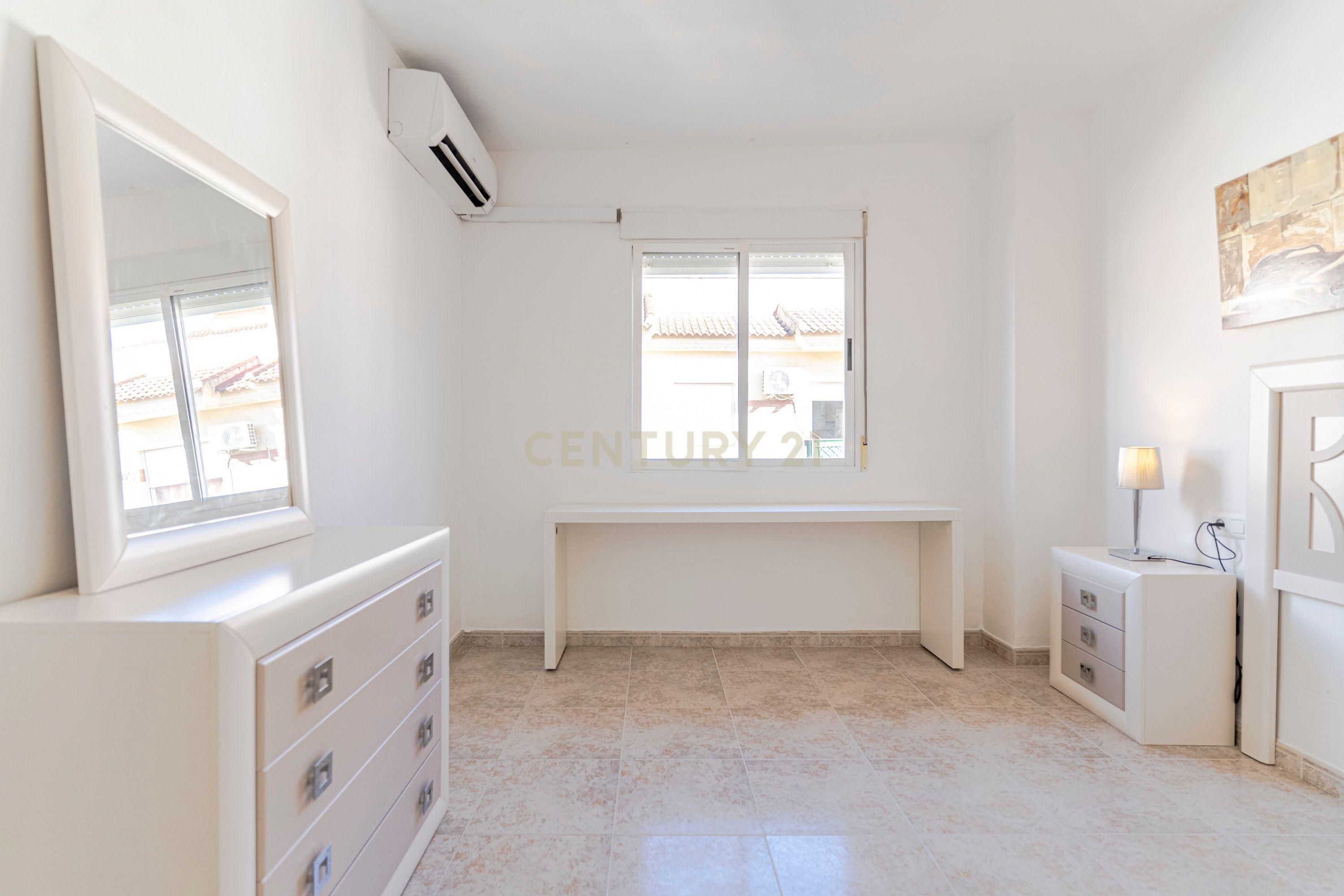 Habitación de Apartamento en venta en Cúllar Vega con Aire acondicionado y Balcón