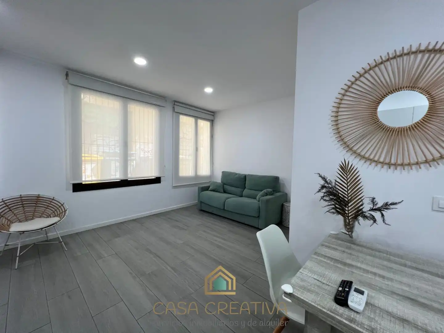 Sala d'estar de Estudi de lloguer en Valencia amb Aire condicionat, Calefacció i Moblat