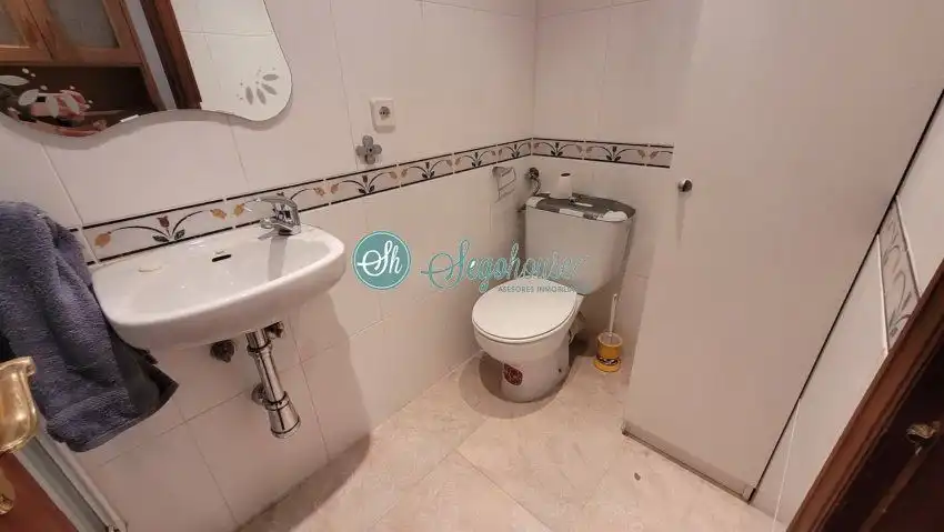 Baño de Piso en venta en Segovia con Calefacción y Balcón