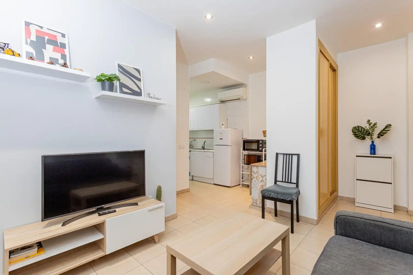 Sala d'estar de Planta baixa en venda en Madrid amb Aire condicionat, Calefacció i Moblat