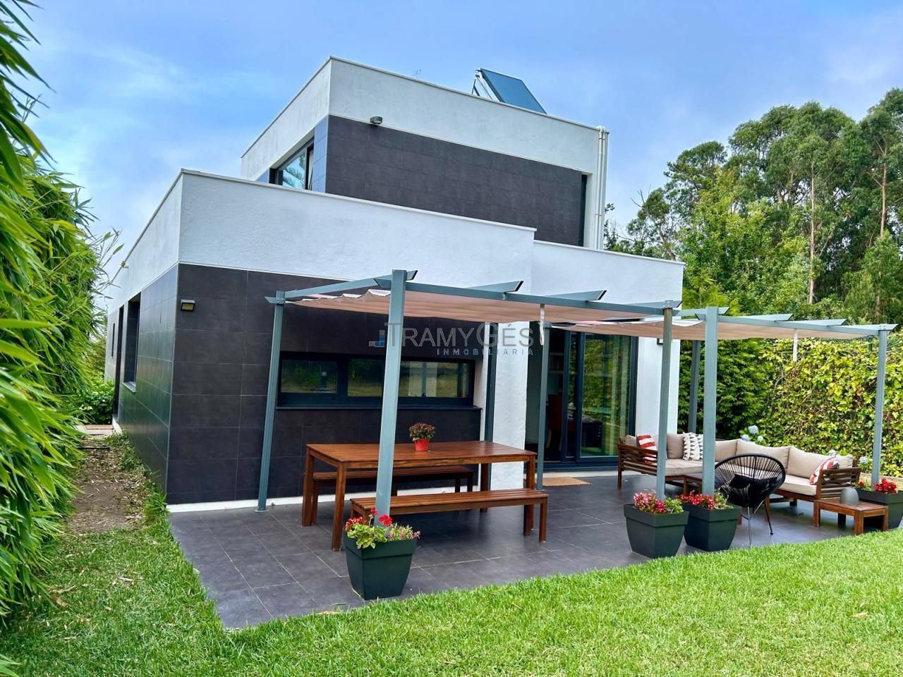 Terrace of House or chalet for sale in Cangas   with Heating, Private garden and Storage room
