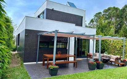 Terrace of House or chalet for sale in Cangas   with Heating, Private garden and Storage room