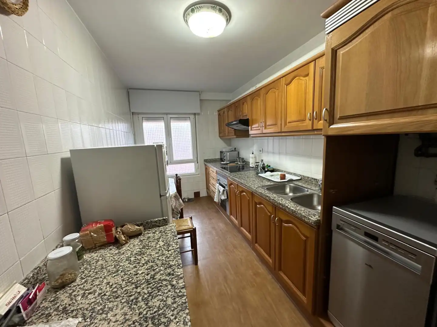 Cuina de Pis en venda en Oviedo  amb Calefacció, Parquet i Traster