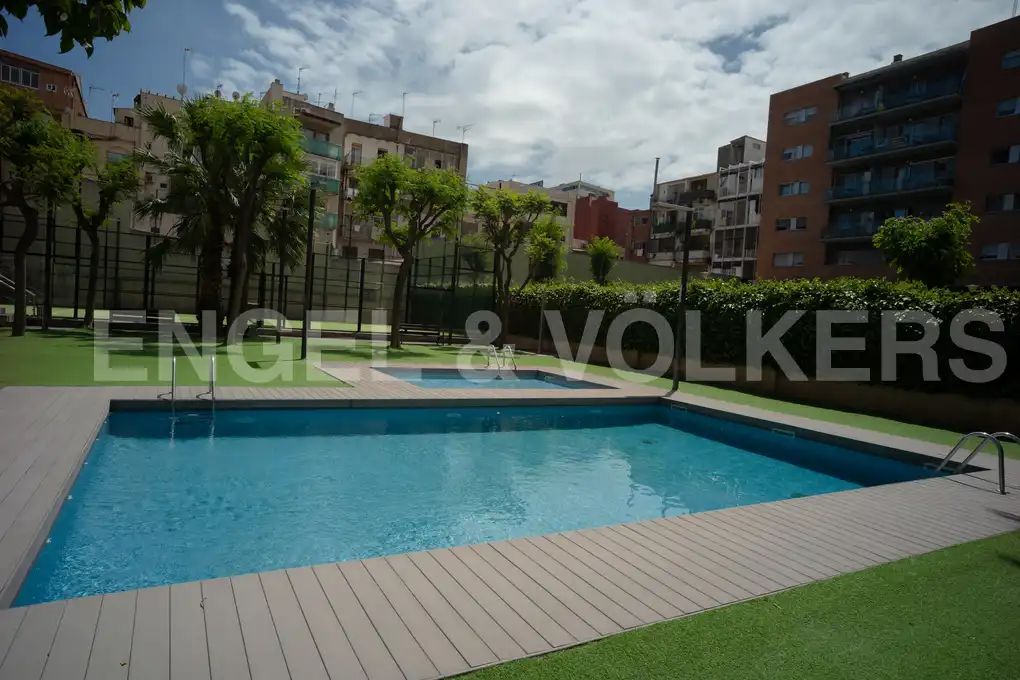 Swimming pool of Flat for rent in Sant Martí