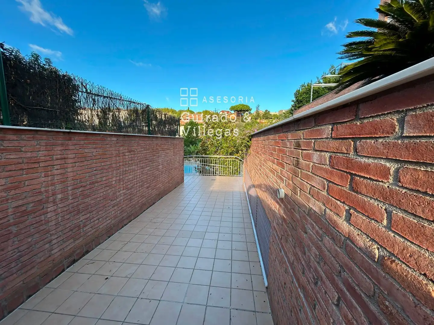Terraza de Piso en venta en Tiana con Piscina y Piscina comunitaria