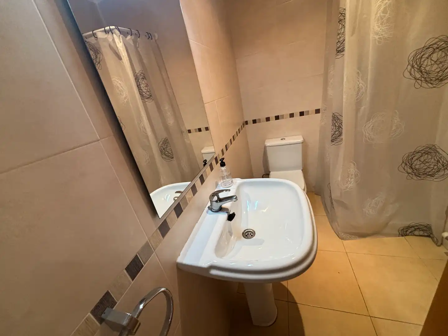 Baño de Piso en venta en Rosselló con Calefacción, Terraza y Horno
