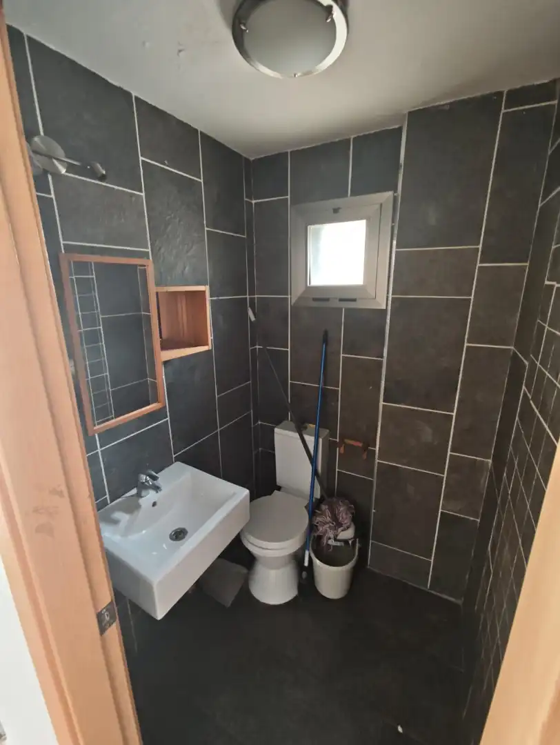 Badezimmer von Loft zum Verkauf in Bormujos mit Abstellraum