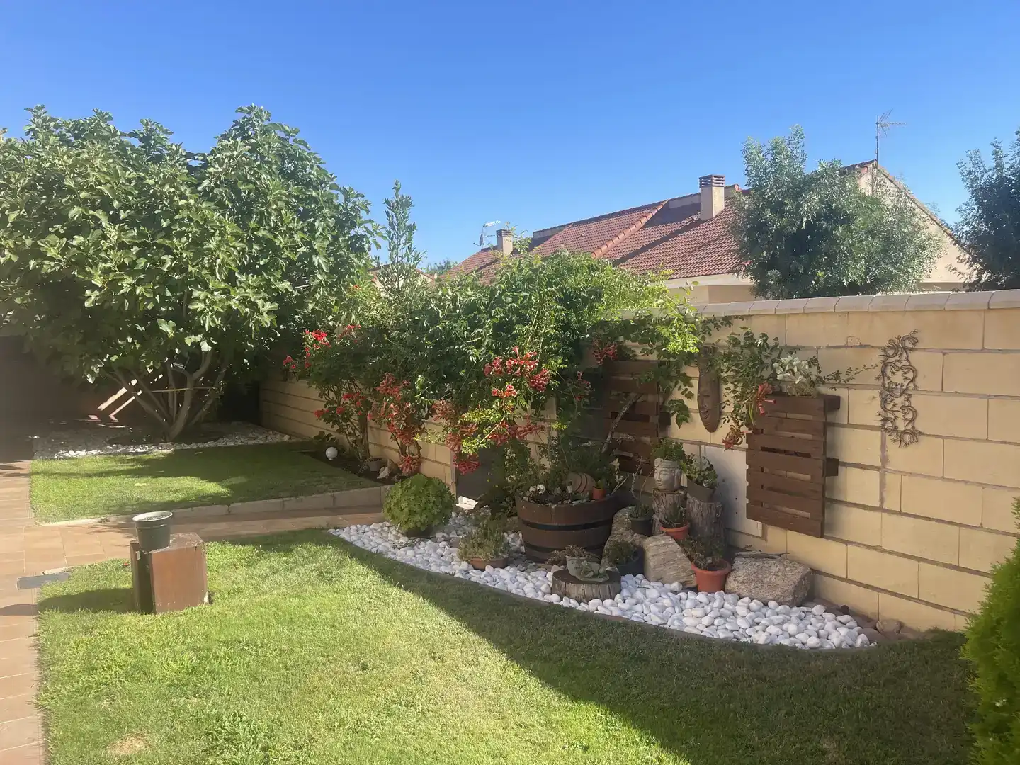 Jardí de Casa adosada en venda en Guadarrama amb Piscina