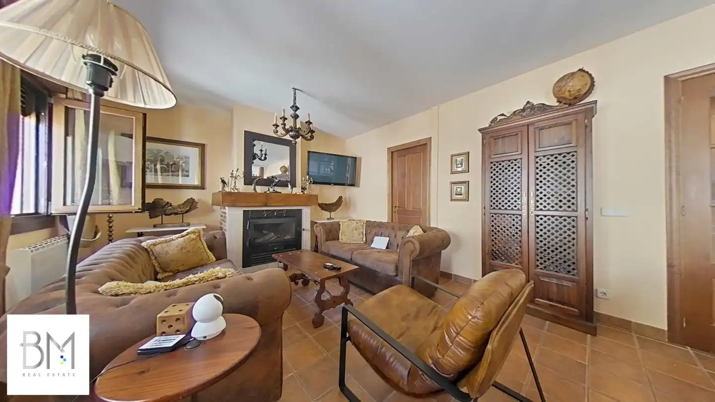 Sala d'estar de Casa o xalet en venda en Mombeltrán, Ávila