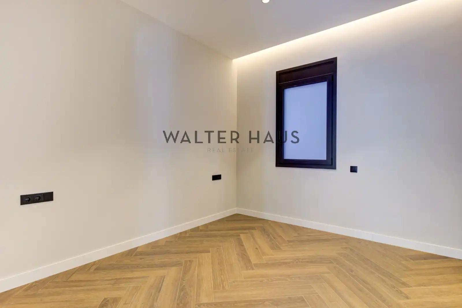 Flat for sale in Barcelona  with Air Conditioner, Heating and Oven