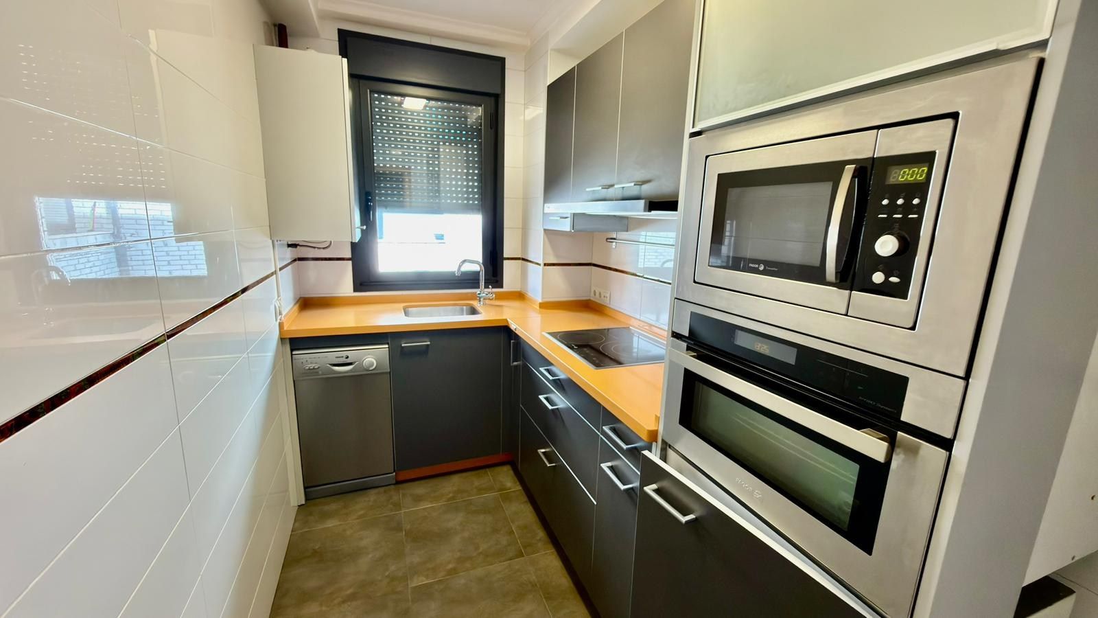 Küche von Wohnung zum Verkauf in Valverde de la Virgen mit Heizung, Terrasse und Abstellraum