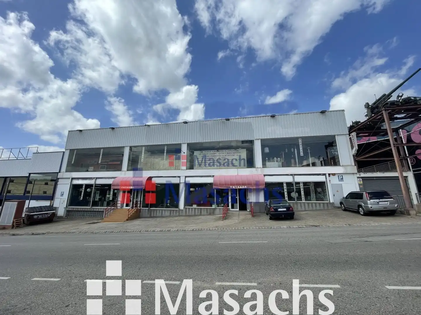 Industrial building for sale in Sud