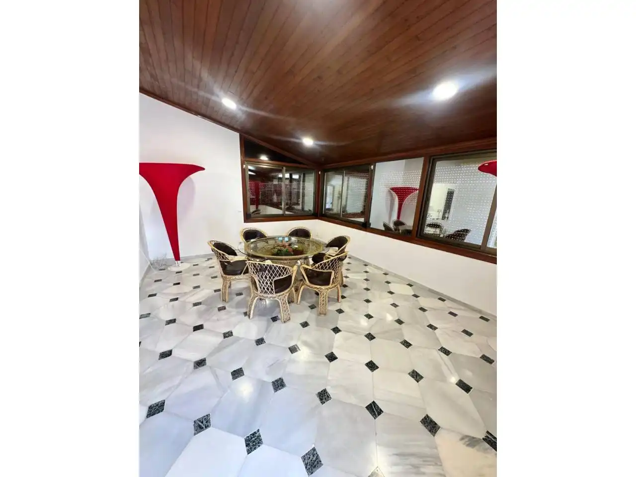 Menjador de Casa o xalet de lloguer en Marbella amb Jardí privat, Terrassa i Piscina