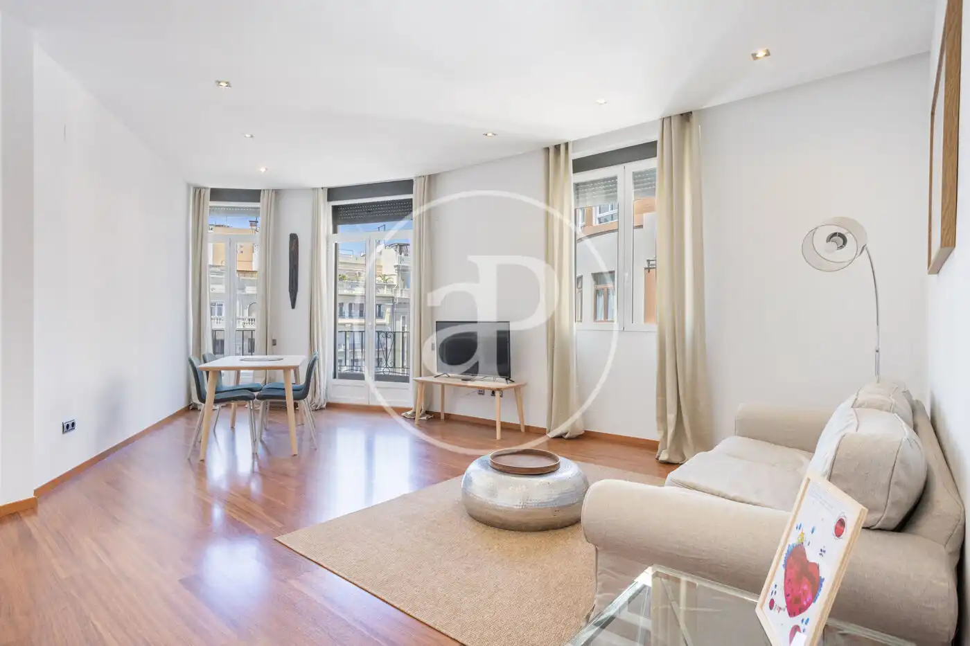 Exterior view of Flat for rent in  Valencia Capital  with Air Conditioner, Heating and Furnished