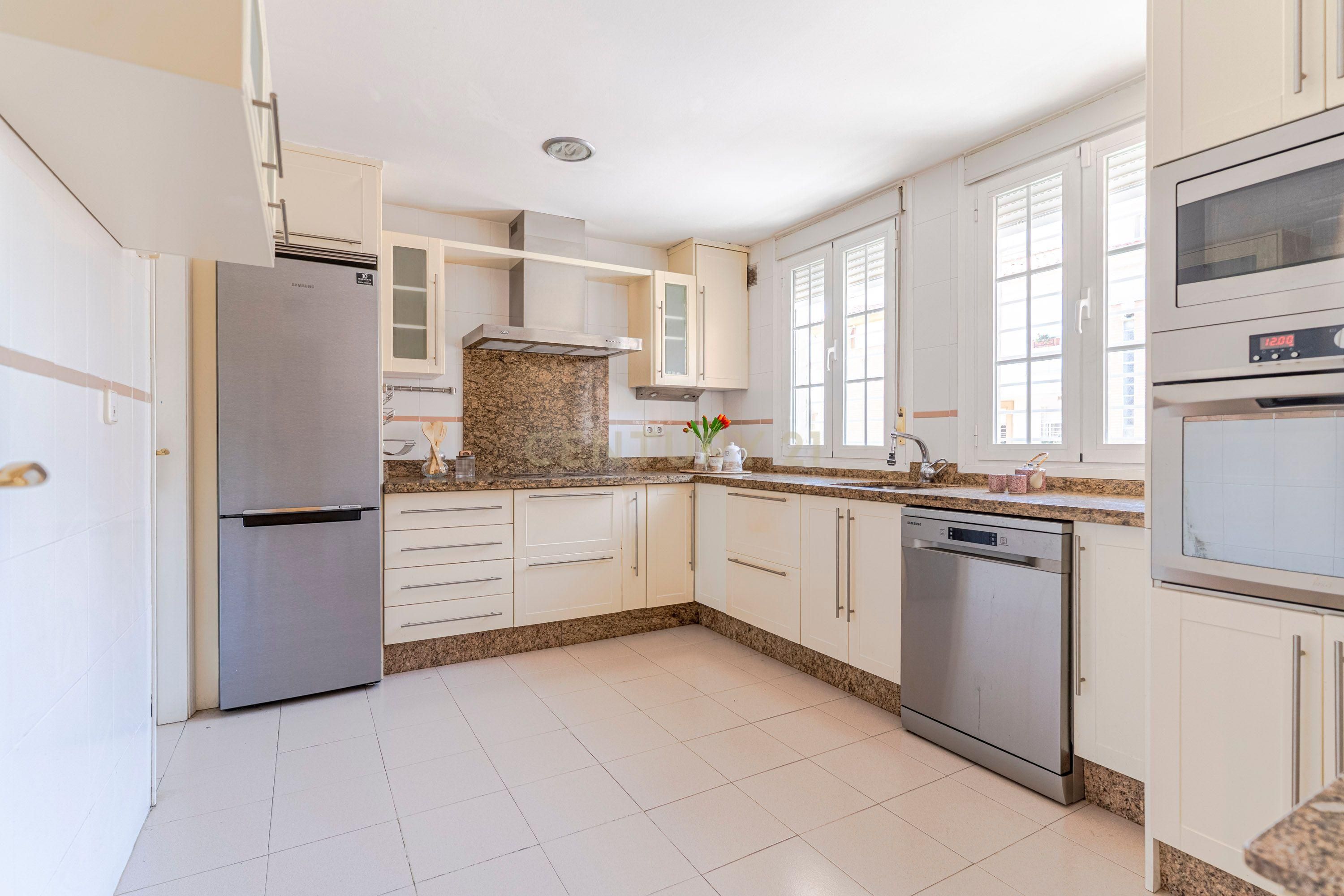 Kitchen of Single-family semi-detached for sale in Armilla  with Air Conditioner, Storage room and Balcony