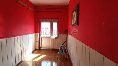 Foto 3 de Edifici en venda a Calle Leandro Domínguez, Lugones, Asturias