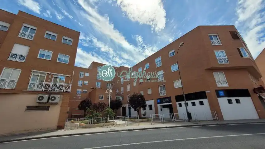 Vista exterior de Piso en venta en Segovia con Calefacción, Parquet y Terraza