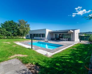 Piscina de Casa o xalet en venda en Gijón  amb Piscina