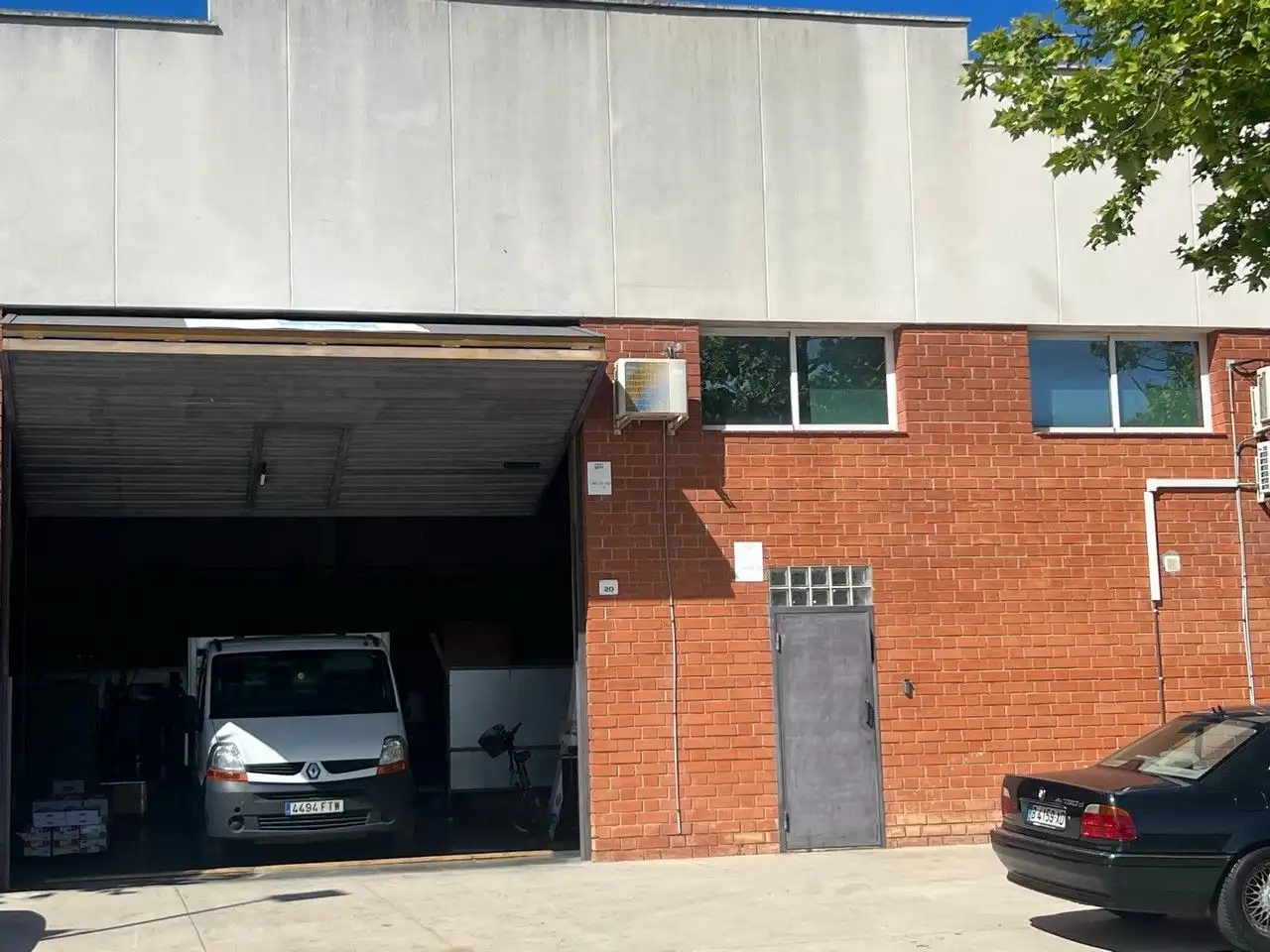 Außenansicht von Fabrikhallen zum Verkauf in L'Arboç