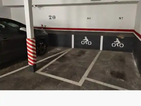 Motorradstellplatz zur Miete in Carrer de Francesc Oller 99