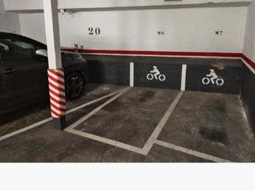 Moto à louer à Carrer de Francesc Oller 99