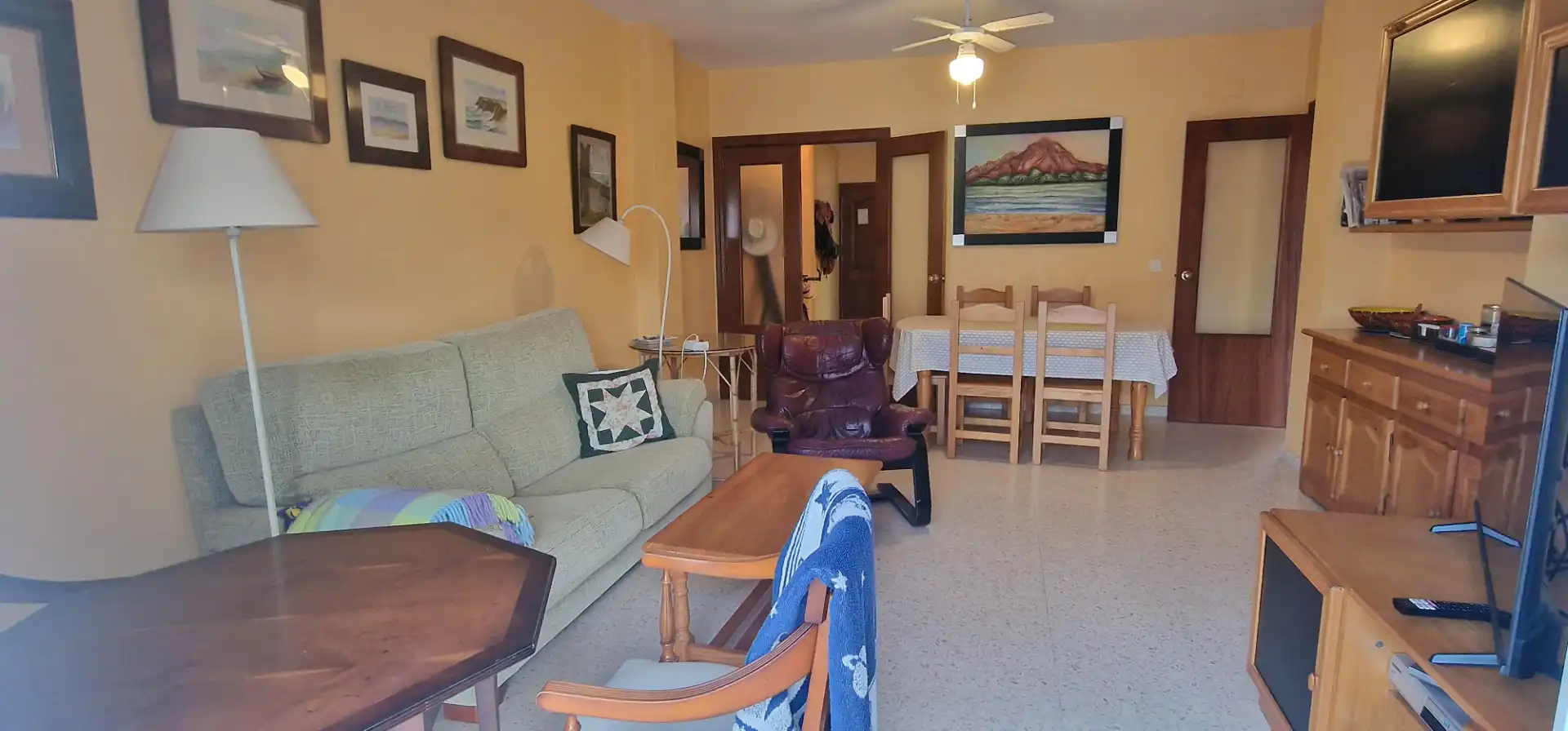 Sala d'estar de Pis en venda en Isla Cristina amb Terrassa, Moblat i Balcó